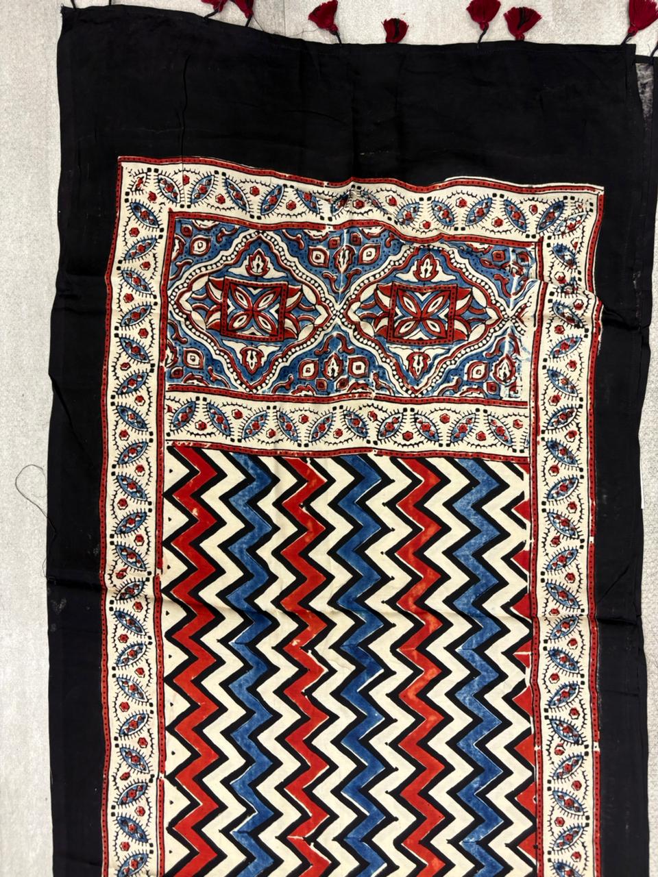 Modaal Satin Zigzag Print Stole