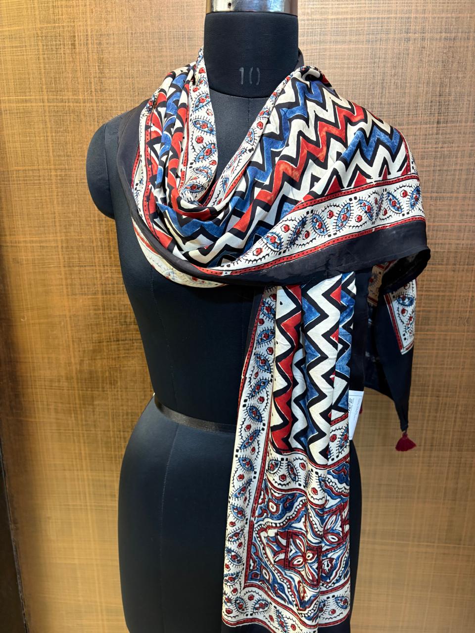 Modaal Satin Zigzag Print Stole