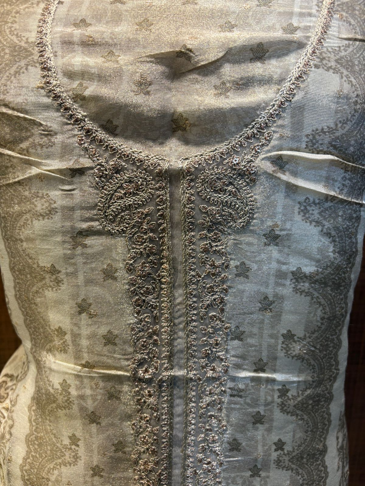 Tissue crepe beige with neck embroidery