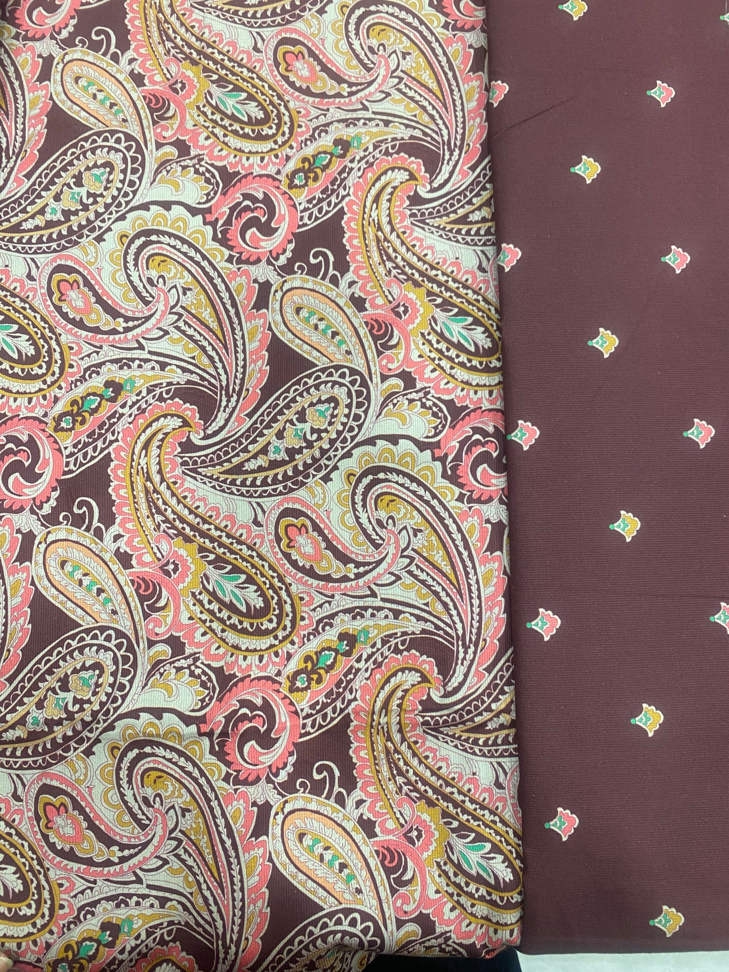 Corduroy paisleys Print suit